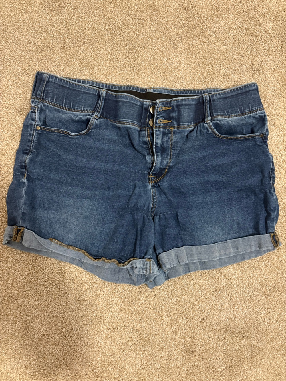 Apt. 9 Women’s Denim Jean Shorts Size 18 Blue Mid Rise Cuffed Stretch